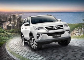 Toyota Fortuner 2.4V 4WD có giá bán 45.000 USD ở Thái Lan