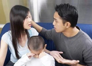 Chết lặng khi phát hiện con của cô hàng xóm tật nguyền là nhờ chồng 'làm phúc'