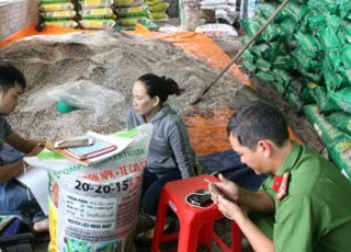 Chống phân bón giả khó như đánh &#8220;cối xay gió&#8221;