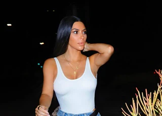 Đi ăn pizza, Kim Kardashian cũng diện đẹp bốc lửa