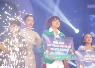 Khoe đủ tài lẻ, cậu bé 12 tuổi giành giải 300 triệu của Vietnam Idol Kids