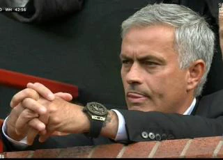 Mourinho xăm biểu tượng của M.U lên cổ tay?