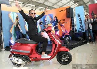 Soi 2017 Vespa S 125 i-Get và Piaggio Medley S 150 ABS mới lên kệ