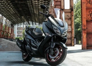 Suzuki Burgman 400 2017: Thể thao, thiết kế "mảnh mai hơn"