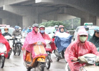 Hà Nội mưa to, miền núi đề phòng lũ quét