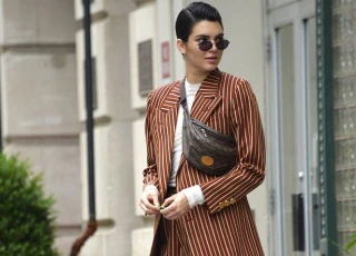 Kendall Jenner chinh phục mốt túi đeo hông