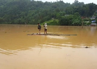 Lào Cai: Hơn 100 hộ dân bị cô lập, nhà ngập do nước lũ dâng cao