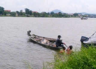 Người đàn ông tự thiêu rồi lao thẳng xuống sông Hương