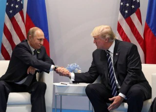 Ông Putin được tín nhiệm hơn ông Trump về lĩnh vực ngoại giao