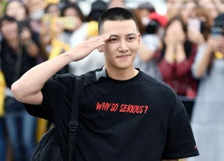 Tài tử Ji Chang Wook lên đường nhập ngũ