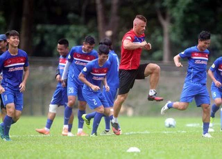 Thầy trò Hữu Thắng tập luyện sau khi chốt danh sách dự SEA Games