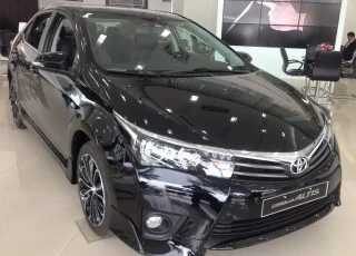 Toyota Corolla Altis 2.0V tại Việt Nam đang &#8220;ế&#8221; nặng