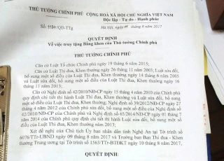 Truy tặng Bằng khen cho 2 cán bộ giao thông tử vong trong bão