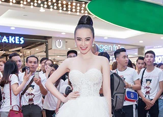 Angela Phương Trinh sexy hết cỡ đi event dù đang ốm nặng