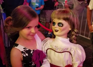 Nhóc tỳ đáng yêu Samara Lee trong bom tấn kinh dị 'Annabelle' là ai?