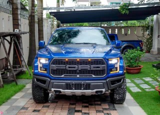 Hai xe bán tải tiền tỷ Ford F-150 Raptor tại Sài Gòn