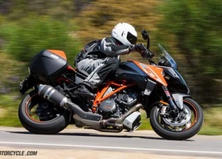 KTM Super Duke GT được mệnh danh là xe sport-touring tốt nhất 2017