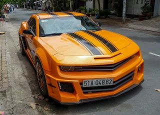 'Robot biến hình' Chevrolet Camaro ở Sài Gòn