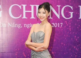 'Bản sao Hà Tăng' khoe nụ cười rạng rỡ trên ghế nóng