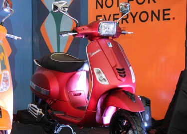 Cận cảnh vẻ đẹp của 2017 Vespa S 125 i-Get