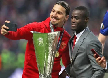 Đá trộm Ibra, Eric Bailly chạy mất dép