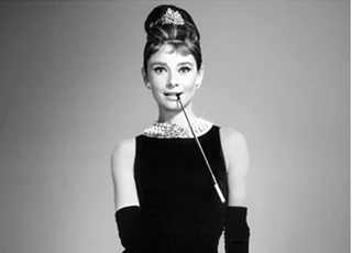 'Khoảnh khắc thời trang' trứ danh của Audrey Hepburn trên màn ảnh