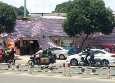 Thanh niên đập phá hàng loạt ô tô GrabCar theo... lệnh bà chủ