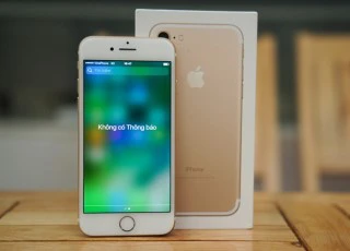 Về hơn 8 triệu, giá iPhone 7 chạm đáy mới tại Việt Nam