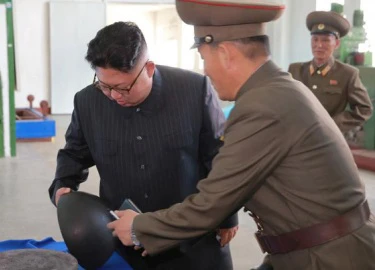 Chuyến thị sát cơ sở tên lửa giữa lúc "nước sôi lửa bỏng" của ông Kim Jong-un