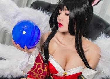 Cosplay Ahri ma mị và khiêu khích dành cho fan Liên Minh Huyền Thoại