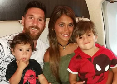 Messi ganh đua "sản xuất trẻ con" với Ronaldo