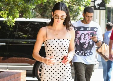 Siêu mẫu 9X Kendall Jenner mặc ấn tượng nhất tuần