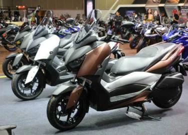 Yamaha XMAX 300 bản cao cấp, giá chỉ 114 triệu đồng