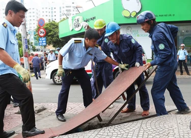 Hàng loạt nhân viên đô thị TP HCM nghỉ việc vì 'không đủ sống'