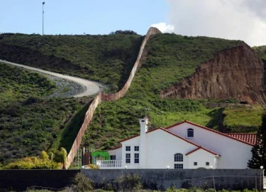 Mexico cương quyết không trả tiền xây tường ngăn biên giới với Mỹ