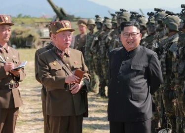 Ông Kim Jong-un thị sát quân đội tấn công giả định Hàn Quốc