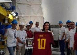 Áo đấu Totti được phóng vào vũ trụ