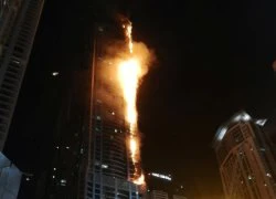 Chung cư 79 tầng ở Dubai cháy ngùn ngụt trong đêm