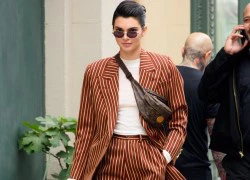 Kendall Jenner chọn họa tiết kẻ sọc để tôn dáng, khoe chiều cao