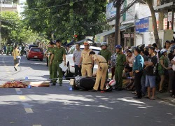 Ngã ra đường sau va chạm, một phụ nữ bị ôtô cán qua