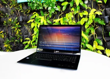 Laptop chạy vi xử lý Intel thế hệ thứ 8 đầu tiên tại Việt Nam