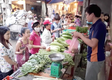 Tăng thuế VAT: "Ông làm tài chính mà nói vậy nghe buồn cười quá"