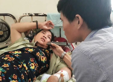 Thanh niên xông vào nhà đánh gia chủ nhập viện