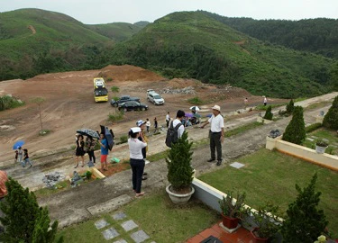 Báo hiếu mùa lễ Vu Lan: Mua "sổ đỏ" nghĩa trang tặng bố mẹ