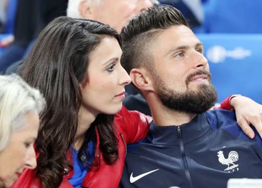 Giroud không tới Everton vì sợ vợ