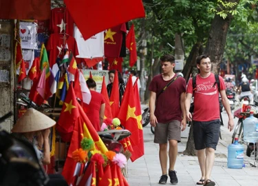 Nắng nóng kéo dài hết ngày mai ở Bắc và Trung Bộ