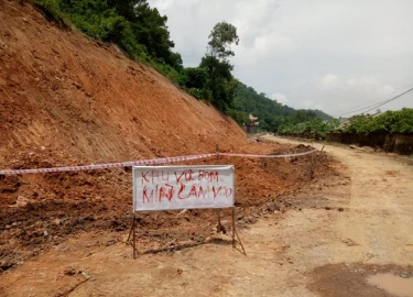 Thanh Hóa: Phát hiện bom trong lúc thi công đường