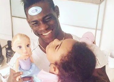 Balotelli có con trai với người tình bí ẩn