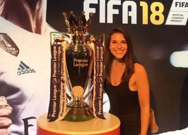 Nicole Holliday - MC xinh đẹp của CĐV Arsenal