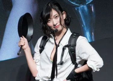 Nữ người mẫu Gravure Nhật Bản cosplay PUBG quá gợi cảm, đến nỗi NPH cũng phải khen ngợi